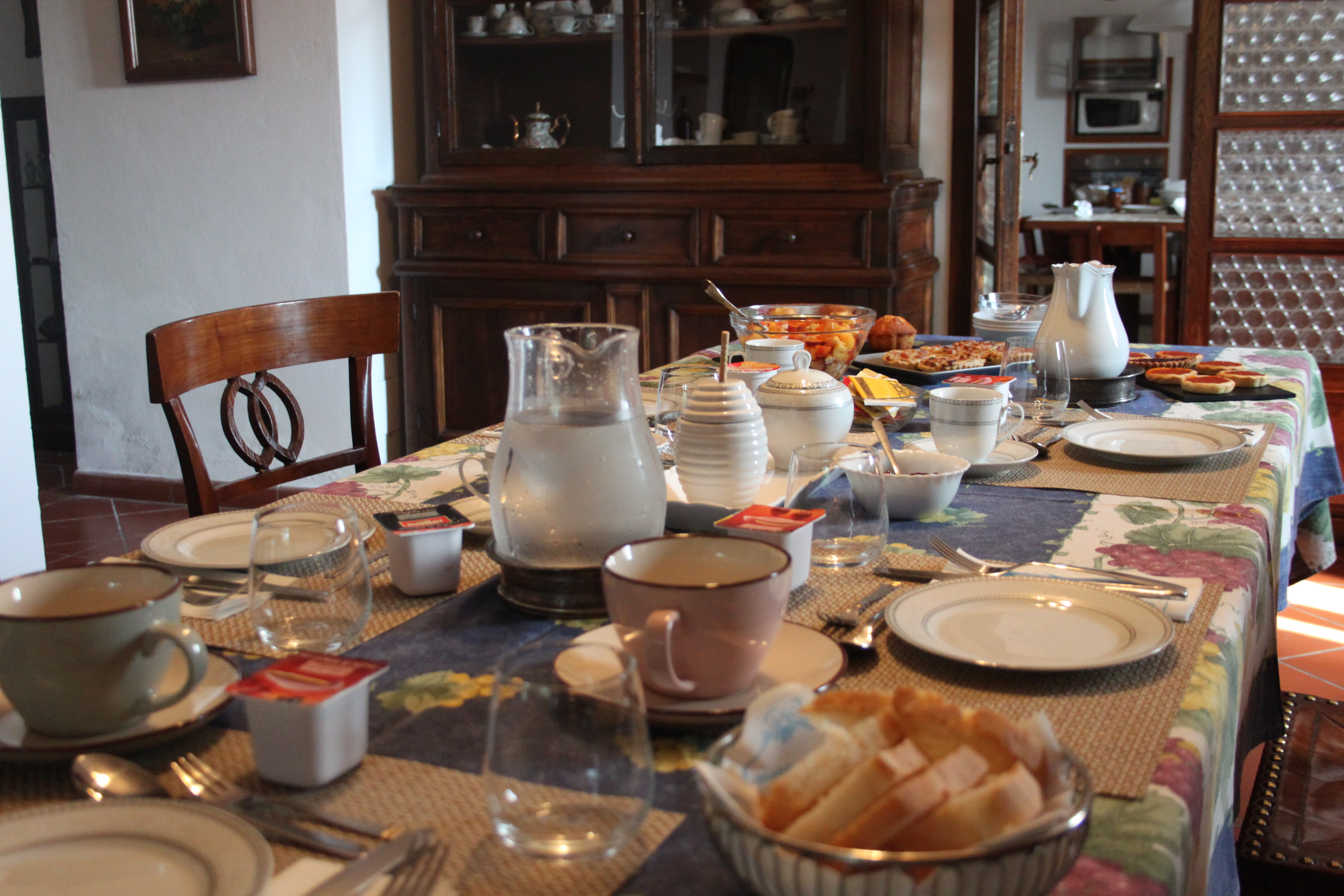 Family breakfast service